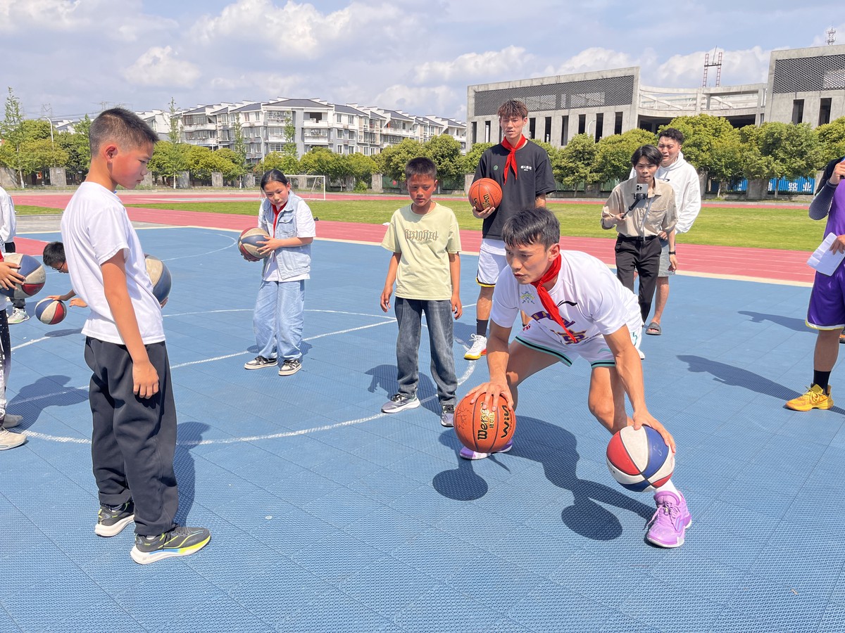 小学生适合参加哪些篮球青训营活动?